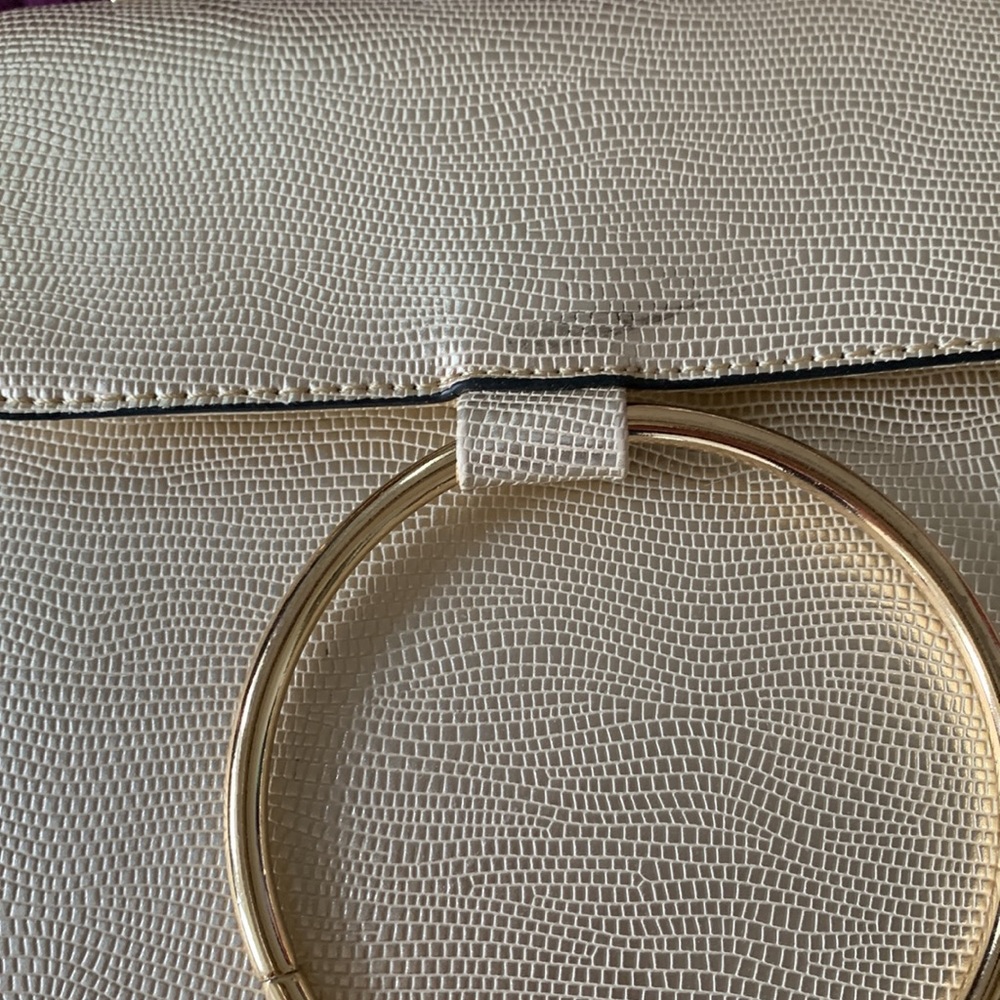 GOLD Purse - Picture 2 of 3